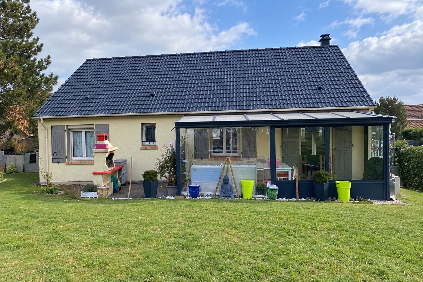 Après rénovation : maison avec véranda : passage à une teinte ardoise